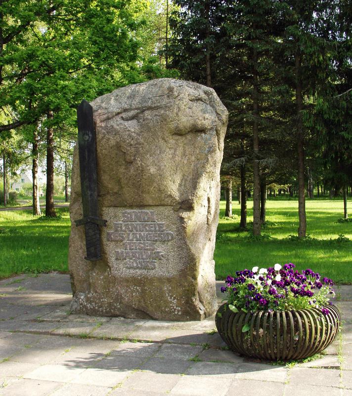 File:Pärnumaa_Sindi_mälestuskivi II maailmasõjas hukkunuile.jpg